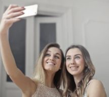 Les jeunes préfèrent désormais Snapchat et Instagram. Est-ce grave pour Facebook ?