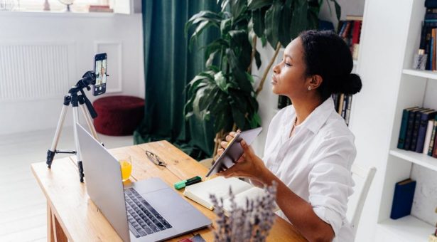 Comment les pros des réseaux sociaux se servent de l’IA dans leur quotidien ?