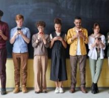 Et si les médias sociaux étaient… une saine distraction au travail?