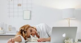 L&rsquo;IA réduit-elle le travail… ou augmente-t-elle la pression ?