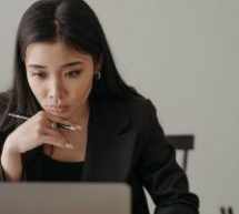 Le paradoxe de la productivité avec l&rsquo;IA : Pourquoi les entreprises ne perçoivent pas son impact ?